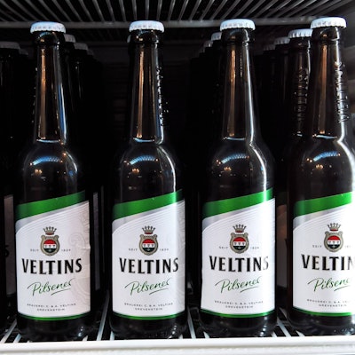 Die C und A Veltins GmbH und Co KG ist eine im Jahre 1824 gegruendete Bier - Brauerei. Der Sitz befindet sich in Meschede-Grevenstein im Sauerland. Alleinige Eigentuemerin ist Susanne Veltins *** The C and A Veltins GmbH and Co KG is a beer brewery founded in 1824 The headquarters is located in Meschede Grevenstein in the Sauerland Sole owner is Susanne Veltins