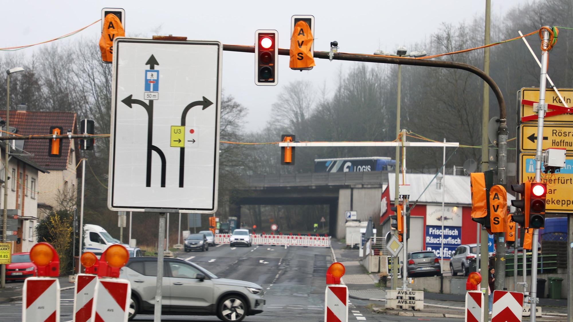Kein Durchkommen: Die Großbaustelle prägt das Leben in Untereschbach.