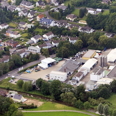 Für die Dauer von Abriss und Neubau der Sülzbrücke (links) in Lehmbach ist eine Behelfsbrücke geplant. Bei zwei weiteren Brückenbau-Projekten im Rösrather Stadtgebiet ist das nicht der Fall.