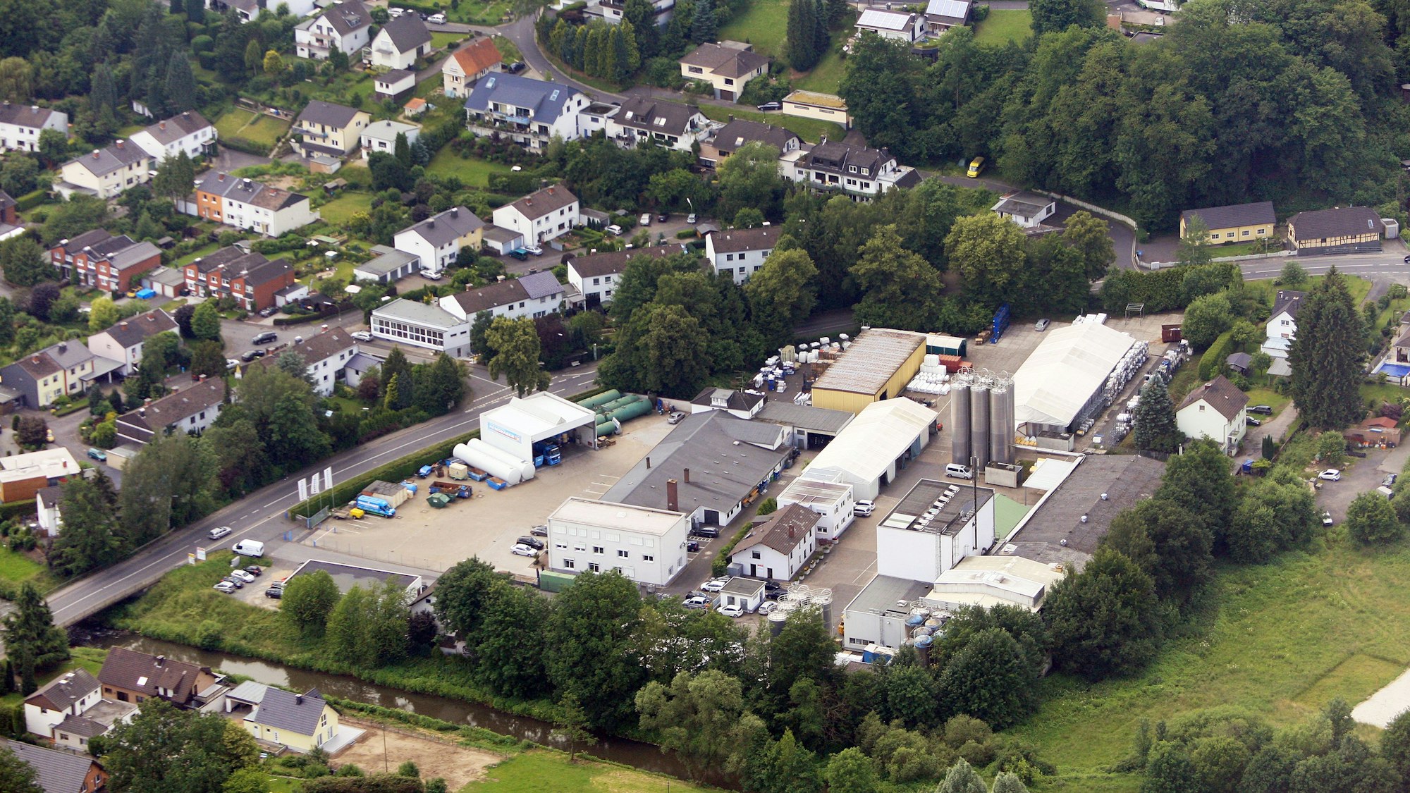 Die Sülzbrücke im Rösrather Ortsteil Lehmbach soll noch 2025 durch einen Neubau ersetzt werden. Mit den Plänen steigt das Überflutungs-Risiko.