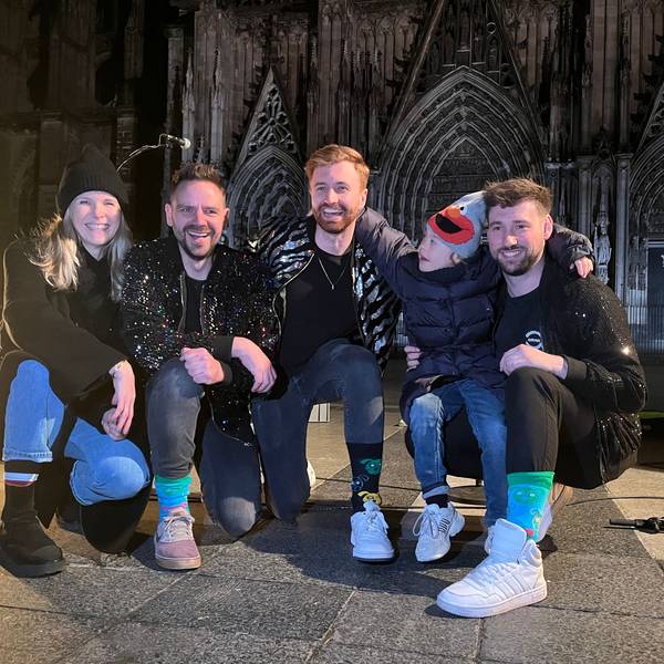 Jeannine Schröder, Daniel Vorholt, Florian Krahe, Fil und Kay Röttgen nach dem Auftritt auf dem Roncalliplatz am Donnerstagabend.