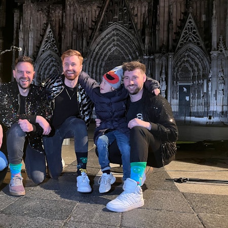 Jeannine Schröder, Daniel Vorholt, Florian Krahe, Fil und Kay Röttgen nach dem Auftritt auf dem Roncalliplatz am Donnerstagabend.