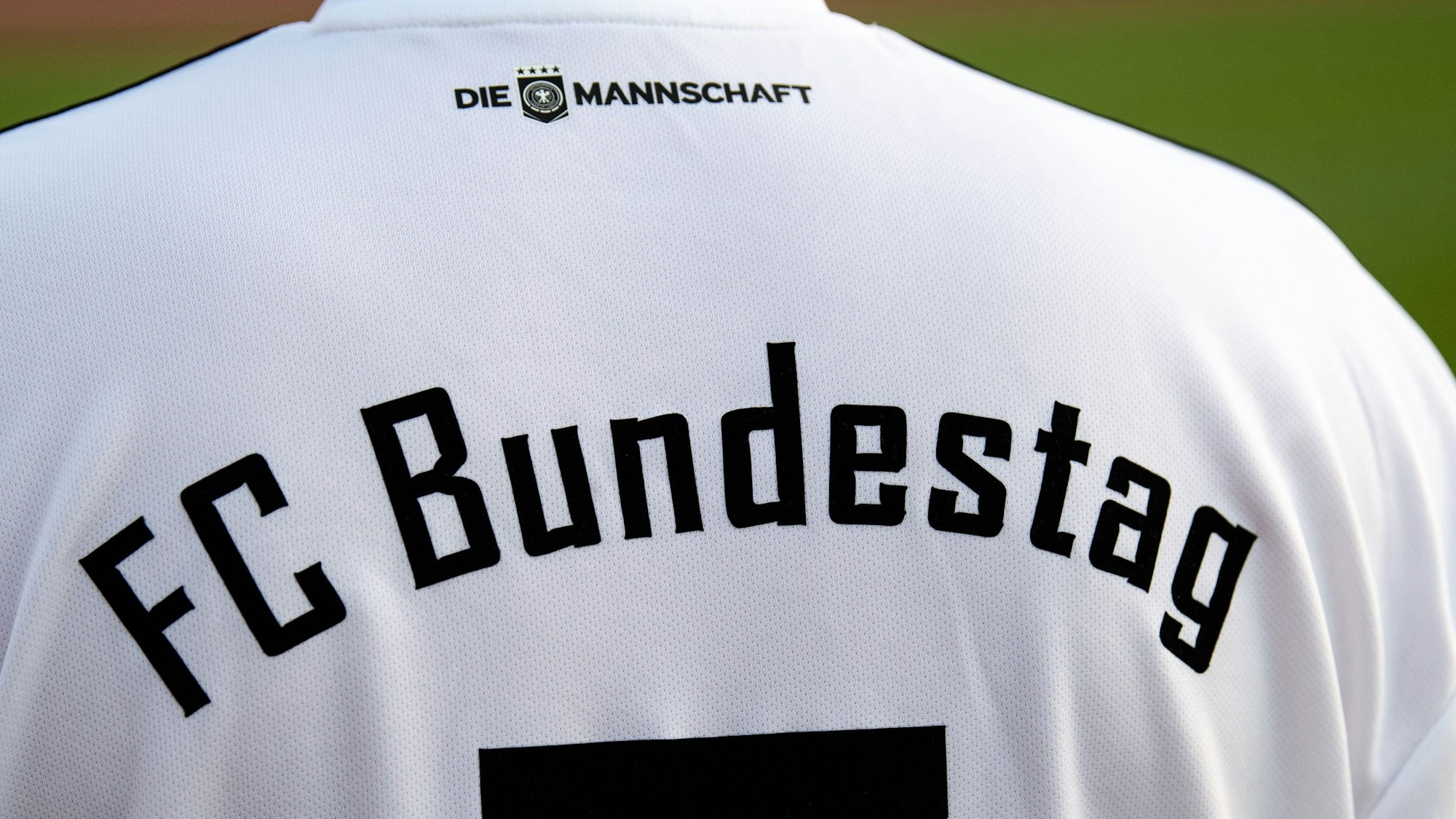Die Rückseite des Trikots des FC Bundestag.