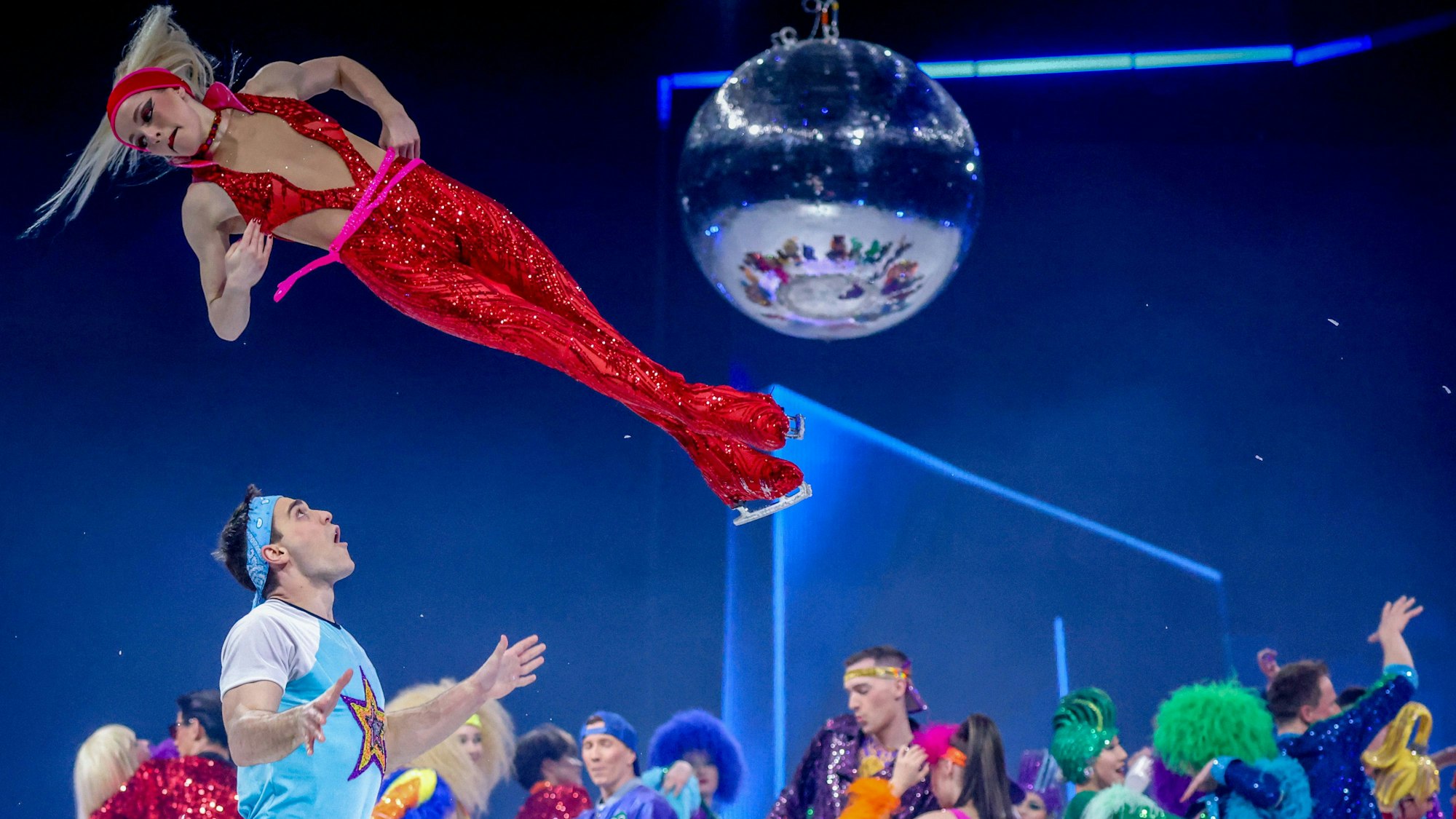 Eiskunstläufer im Sprung