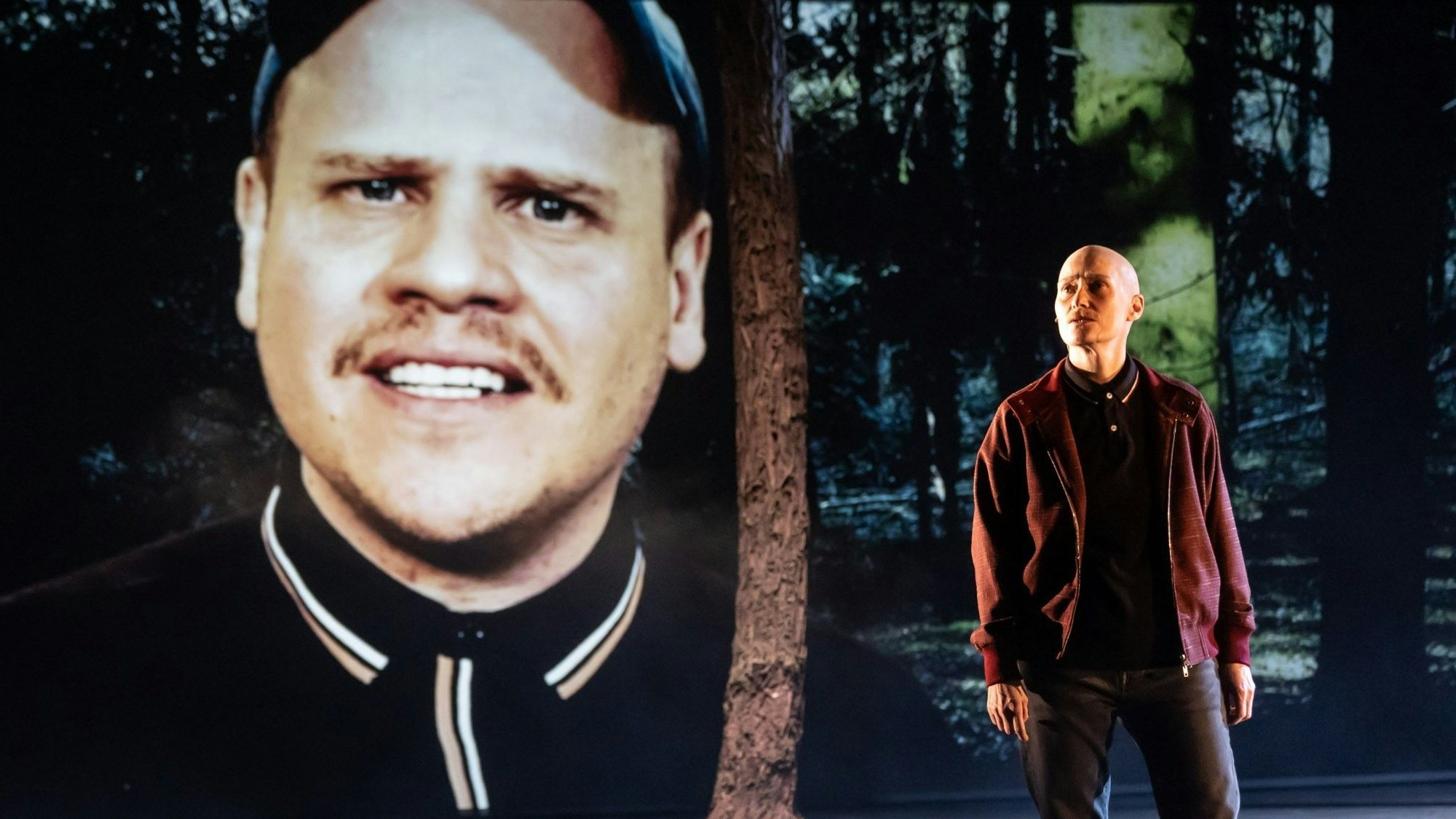 Die letzten Männer des Westens
von Tobias Ginsburg
Regie: Rafael Sanchez
Regie: Rafael Sanchez
Bühne: Eva-Maria Bauer
Kostüme: Ursula Leuenberger
Video: Meika Dresenkamp
Musik: Cornelius Borgolte
Licht: Jürgen Kapitein
Dramaturgie: Sibylle Dudek
Foto: Krafft Angerer