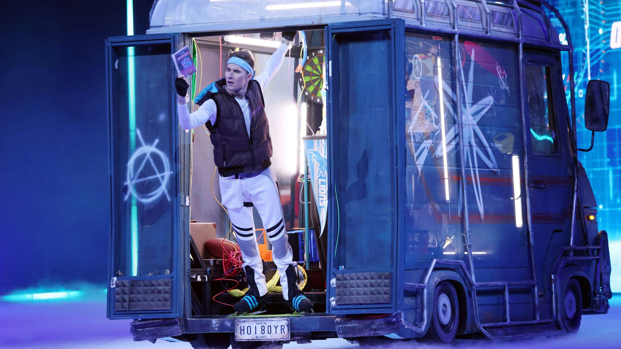 Holiday on Ice in Köln: Flynn sucht Sadie auf der Eisfläche in der Lanxess-Arena.