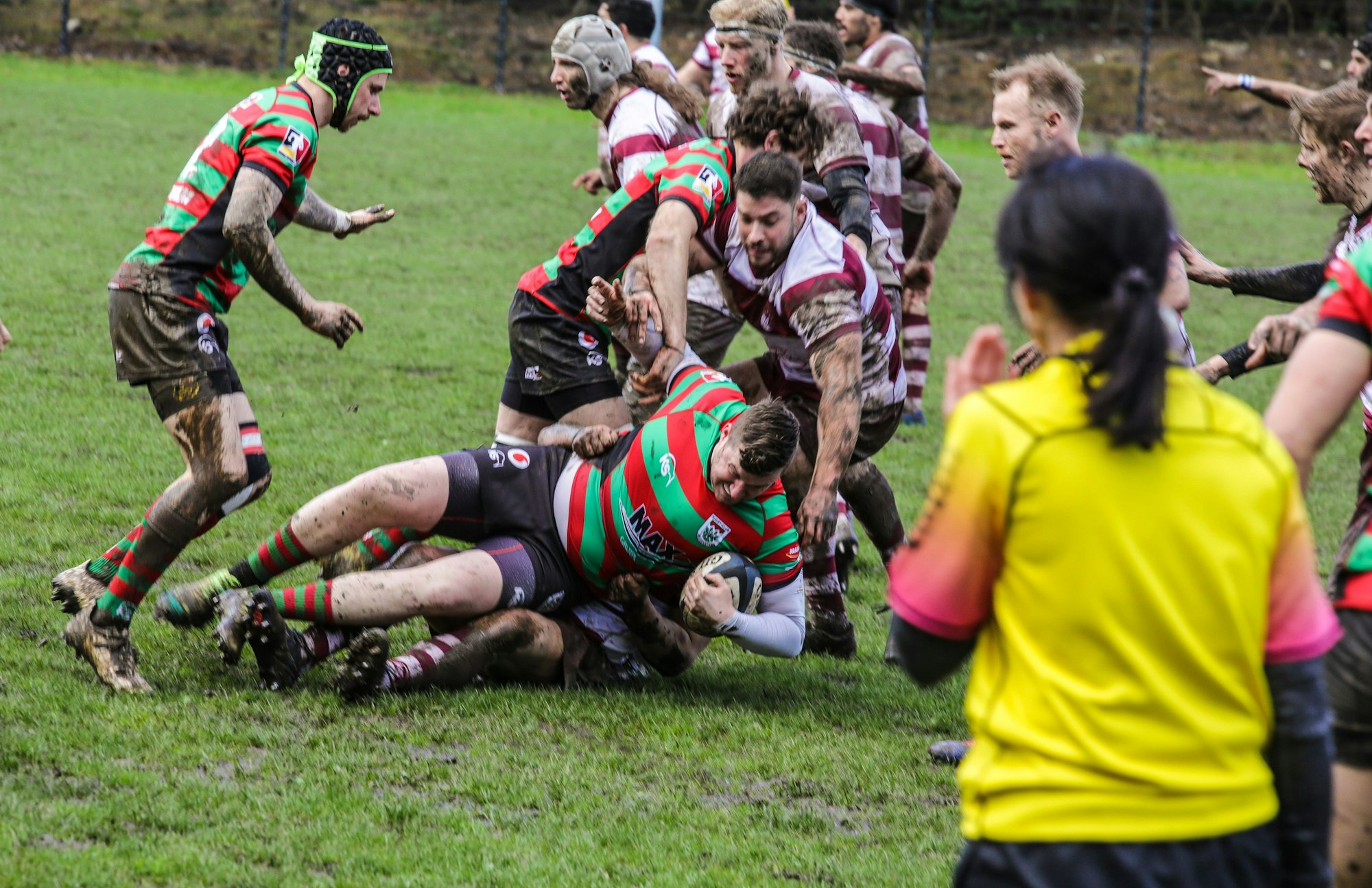 23.03.2024, Köln: Rugby Bundesliga Spiel RSV Köln  ( rot-weisse Trikots)vs. RK Heusenstamm ( gtün-rote Trikots). Foto:Dirk Borm