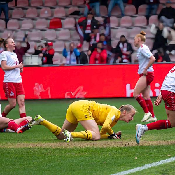 Nach dem Tor zum 3:0 sind die Koelner Spielerinnen fassungslos. Fussball: Google Pixel Frauen-Bundesliga, Saison 2023/2024, 16. Spieltag, 1. FC Koeln - 1. FC Nuernberg am 23.03.2024 im Franz-Kremer-Stadion in Koeln. Wichtiger Hinweis: Gemaess den Vorgaben der DFL Deutsche Fussball Liga bzw. des DFB Deutscher Fussball-Bund ist es untersagt, in dem Stadion und/oder vom Spiel angefertigte Fotoaufnahmen in Form von Sequenzbildern und/oder videoaehnlichen Fotostrecken zu verwerten bzw. verwerten zu lassen. Foto: Kirchner-Media/TH *** After the 3-0 goal, the Cologne players are stunned Football Google Pixel Womens Bundesliga, Season 2023 2024, Matchday 16, 1 FC Koeln 1 FC Nuernberg on 23 03 2024 at Franz Kremer Stadium in Koeln Important note According to the regulations of the DFL German Football League and the DFB German Football Association, it is prohibited to use or have used photographs taken in the stadium and or of the match in the form of sequential images and or video-like photo series Photo Kirchner Media TH Copyright: xKirchner-Media/THx