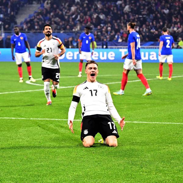 Florian Wirtz jubelt über sein 1:0 im Länderspiel gegen Frankreich in Lyon.