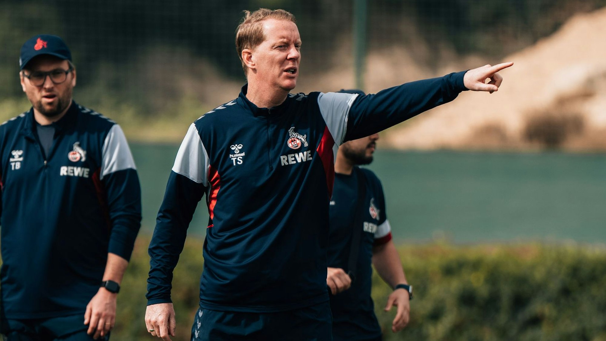 Timo Schultz, Trainer des 1. FC Köln, gibt im Trainingslager in Algorfa die Richtung vor.