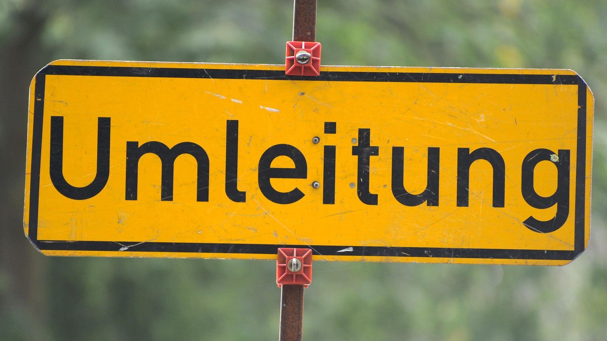 Ein Umleitung-Verkehrsschild.
