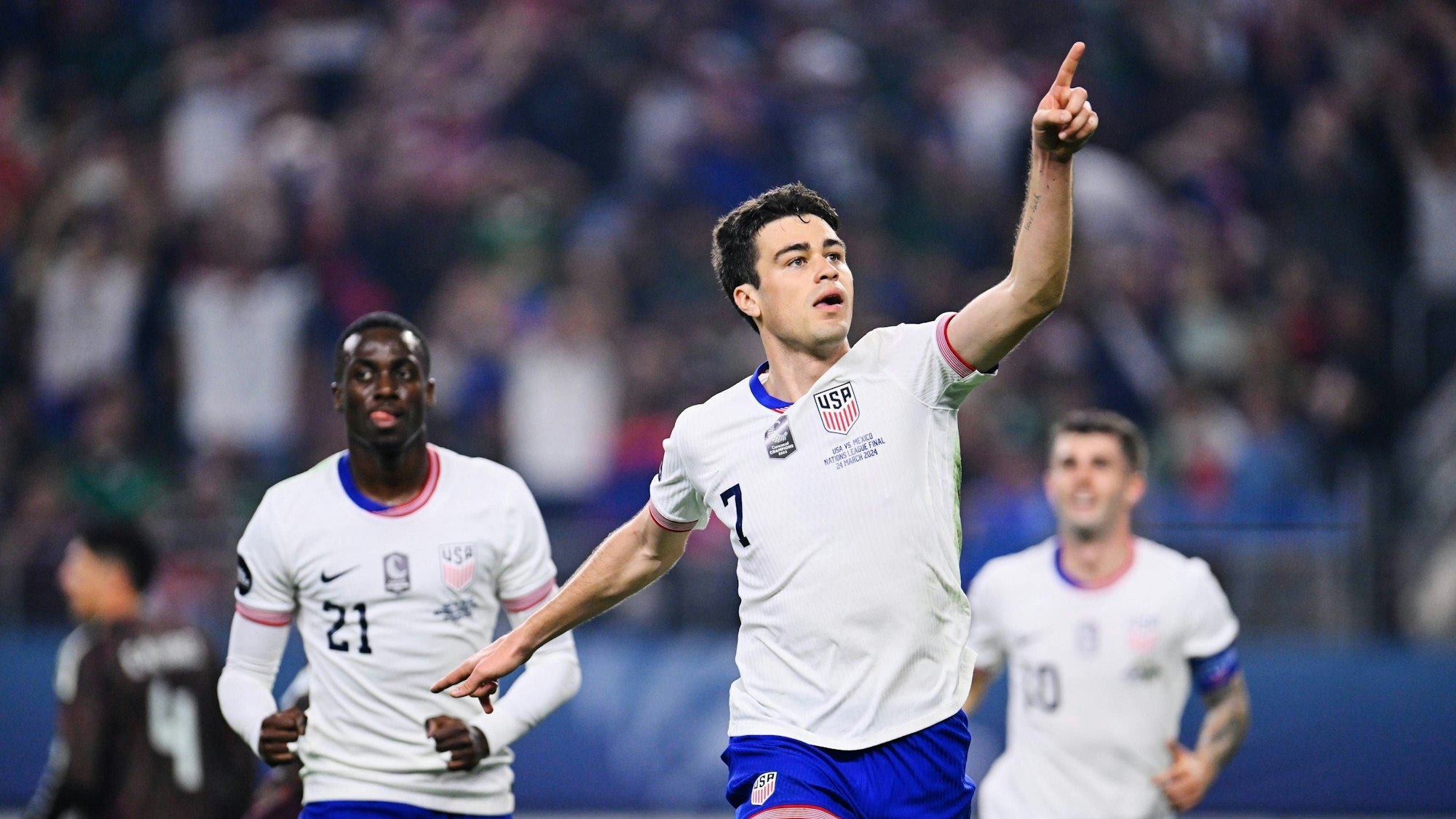 Giovanni Reyna und seine Teamkollegen jubeln