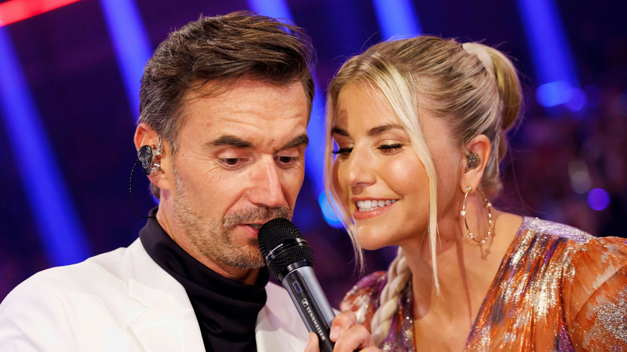 Schlagersänger Florian Silbereisen und Sängerin Beatrice Egli in der TV-Show „Schlagerbooom 2023 - Alles funkelt, alles glitzert“.