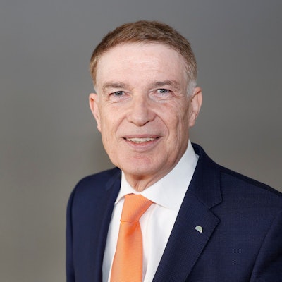 Erik Werdel schaut in die Kamera. Werdel ist neuer Hauptgeschäftsführer der Handwerkskammer Köln.