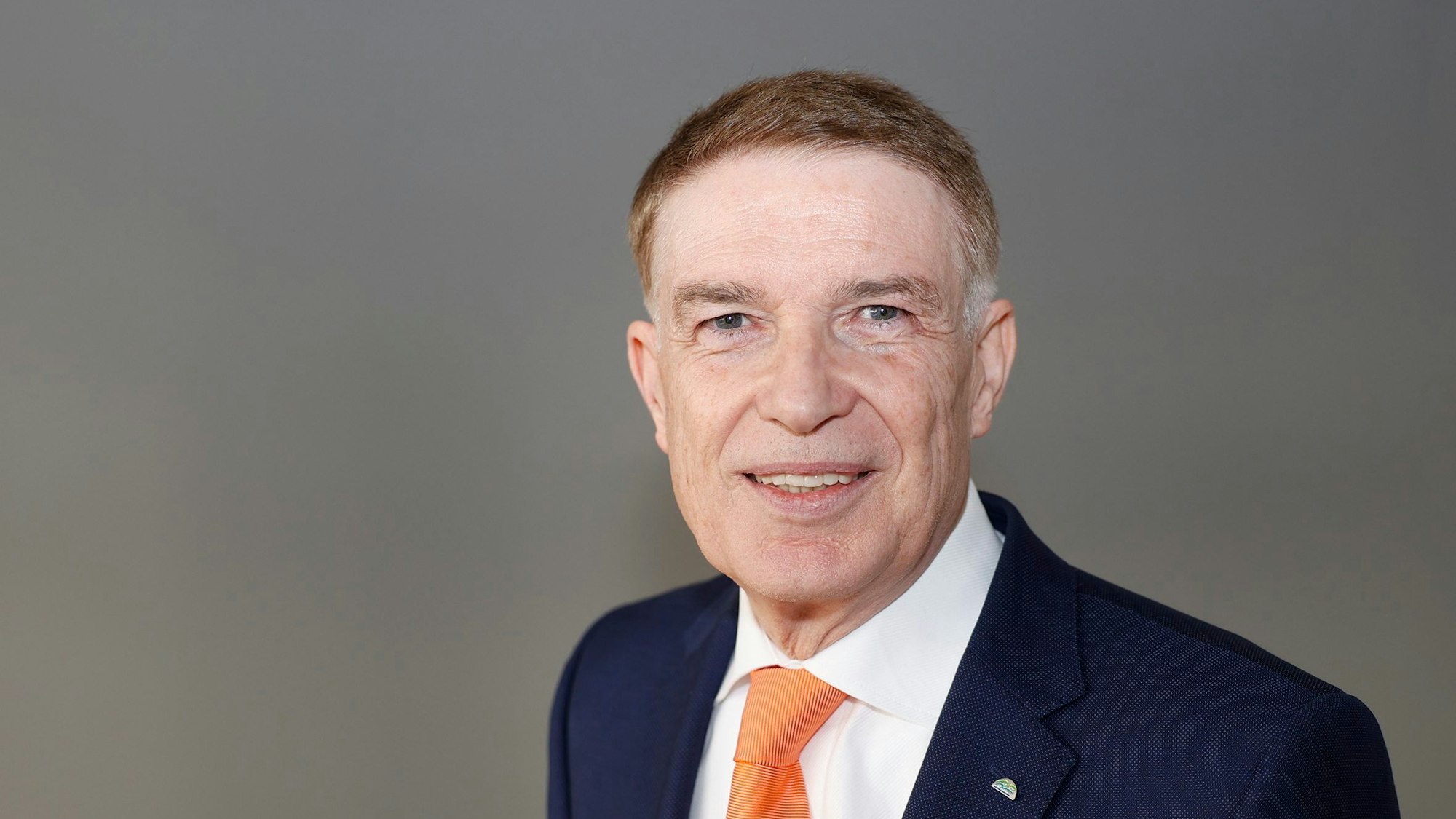 Erik Werdel schaut in die Kamera. Werdel ist neuer Hauptgeschäftsführer der Handwerkskammer Köln.