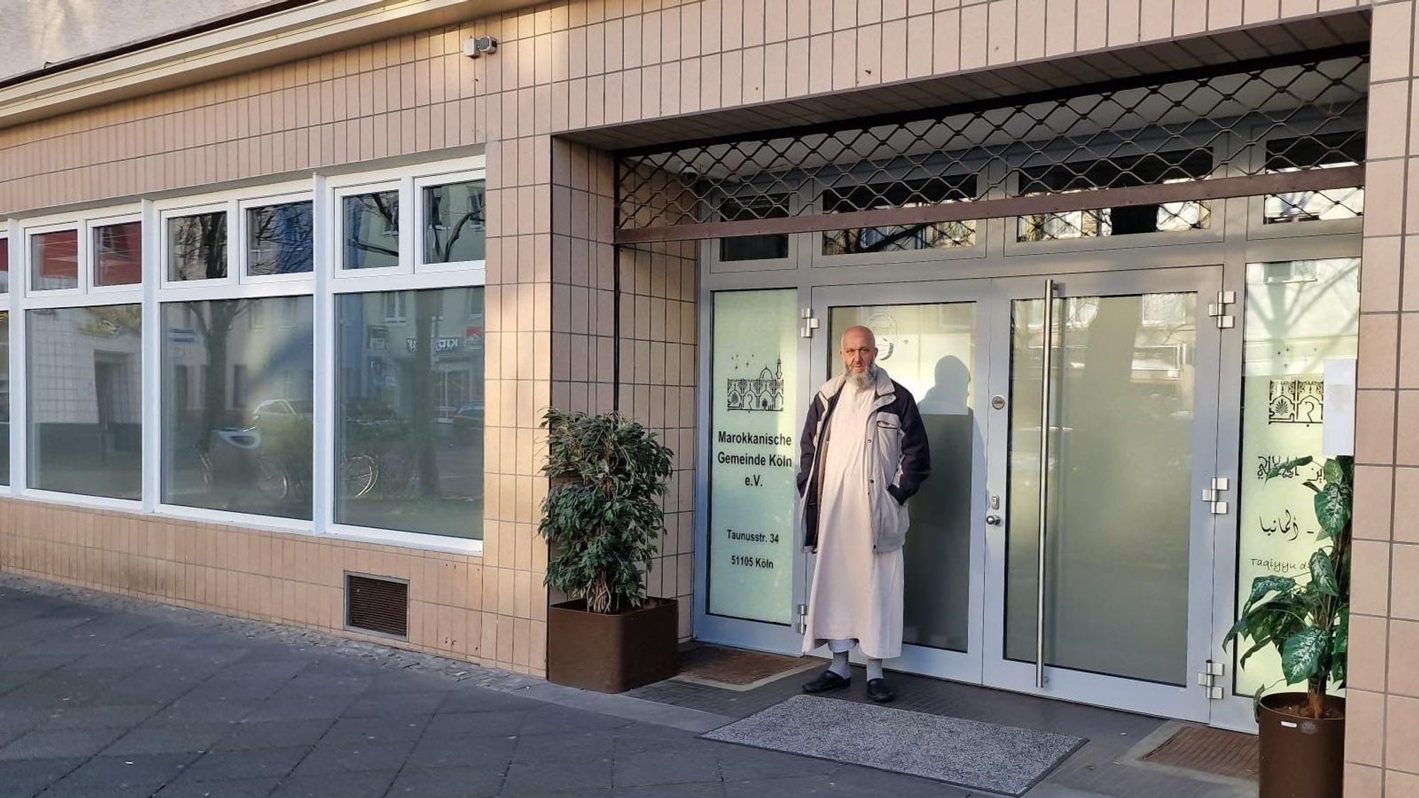 Mohamed Khanaji hat die Taqiyyu d-din al-Hilali Moschee in der Taunustraße mitgegründet.