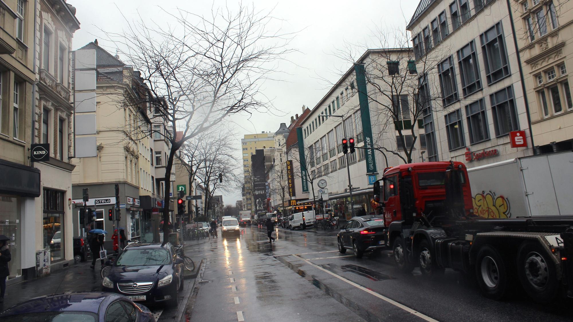 Die Kreuzung Neusser Straße und Wilhelmstraße in Köln-Nippes heute.