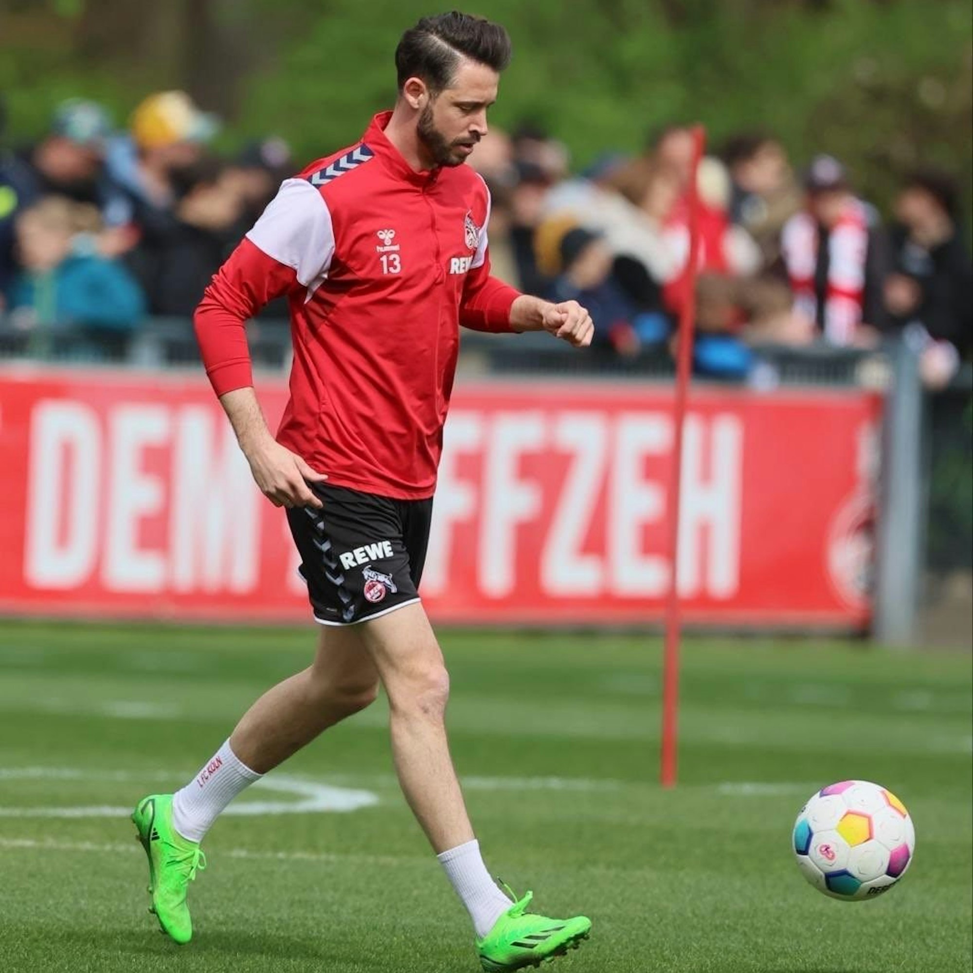 Mark Uth am Dienstag im Individualtraining mit Ball