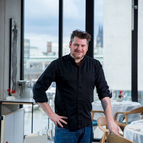 Daniel Gottschlich, Küchenchef und Inhaber des Restaurants Ox & Klee in Köln darf sich über zwei Michelinsterne freuen.