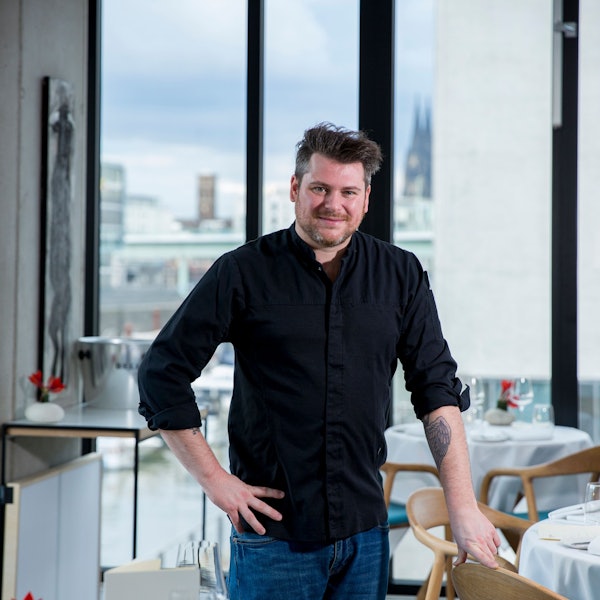 Daniel Gottschlich, Küchenchef und Inhaber des Restaurants Ox & Klee in Köln darf sich über zwei Michelinsterne freuen.