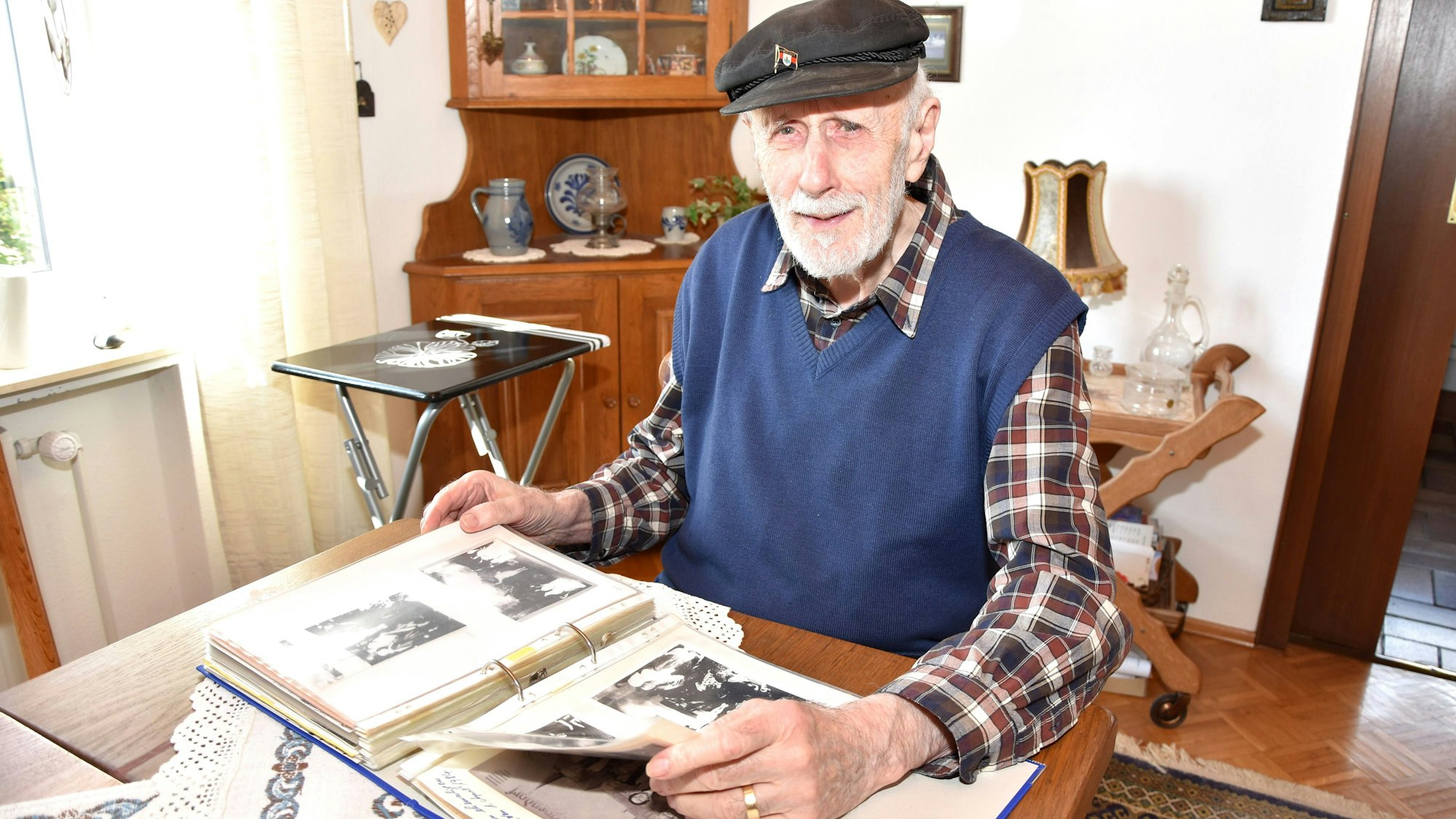 Heimatforscher Dietmar Kinder hat die Erinnerungen an die Passionsspiele, die vor 100 Jahren in Heppendorf aufgeführt wurden, zusammengetragen.