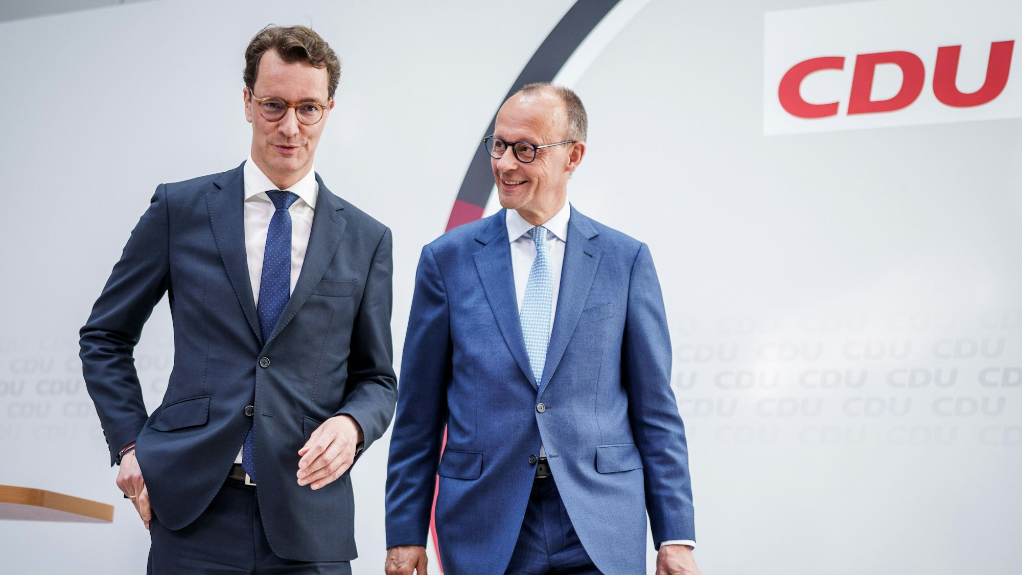 Hendrik Wüst (CDU), Ministerpräsident von Nordrhein-Westfalen, und Friedrich Merz, CDU Bundesvorsitzender,(Archivbild)