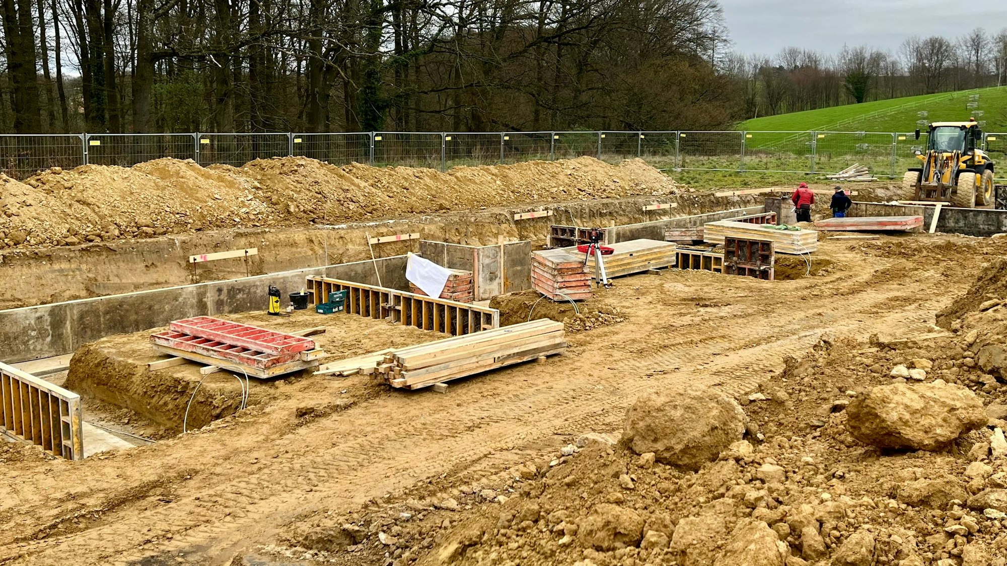 Blick auf die Fundamente der neuen Niederlassung der von der Bank-Schweißtechnik in Burscheid