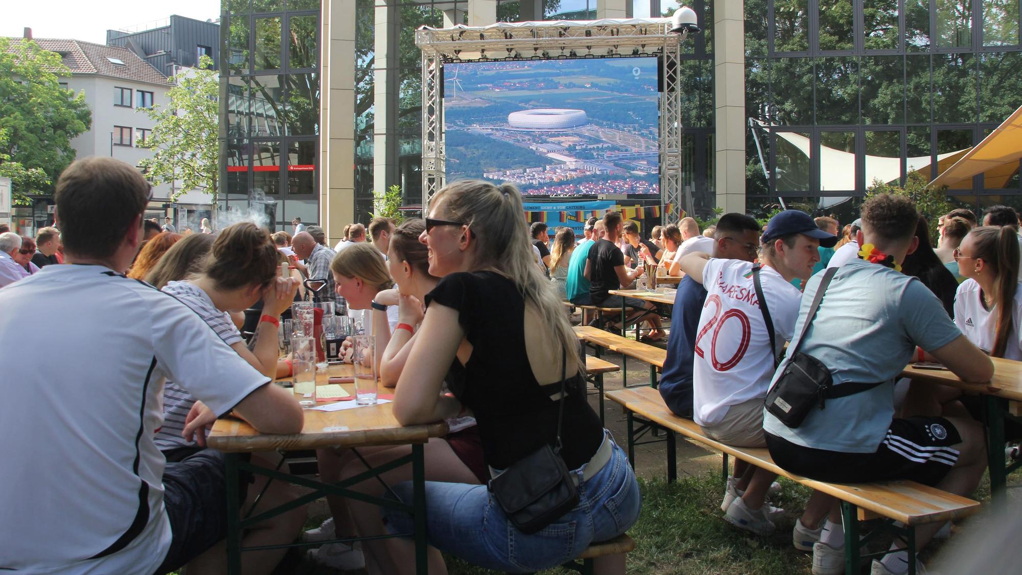 Im Siegburger Sion im S-Carré wird auch diesmal wieder Public Viewing angeboten. (Archivbild)