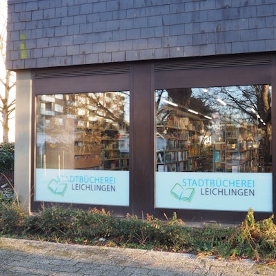 Die Fassade der Stadtbücherei Leichlingen.