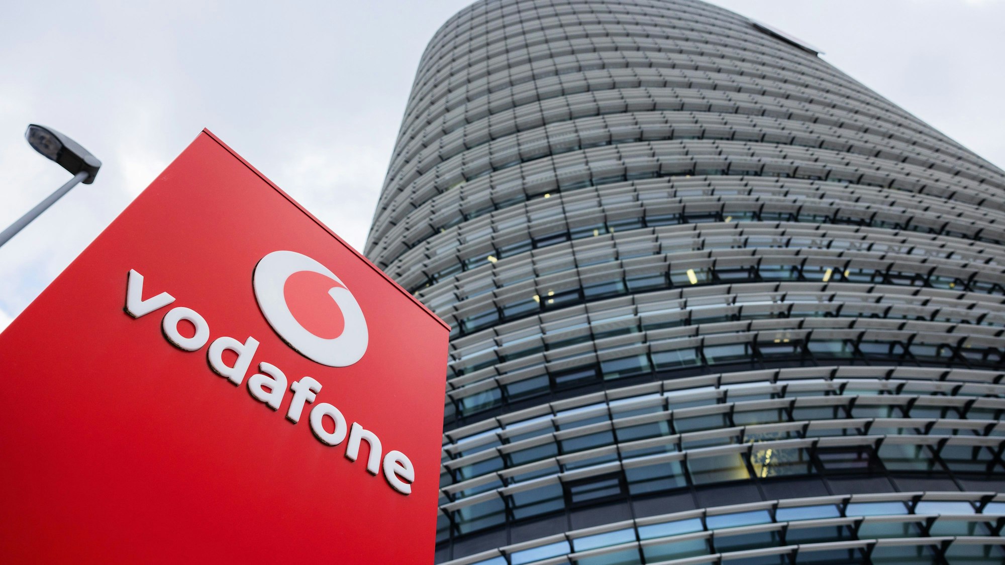Düsseldorf: Blick auf die Zentrale des Mobilfunkanbieters Vodafone, den Vodafone Campus.