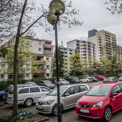 Parkplatz, der Teilentsiegelt werden soll: An der Scharnhorststraße Manfort Foto: Ralf Krieger