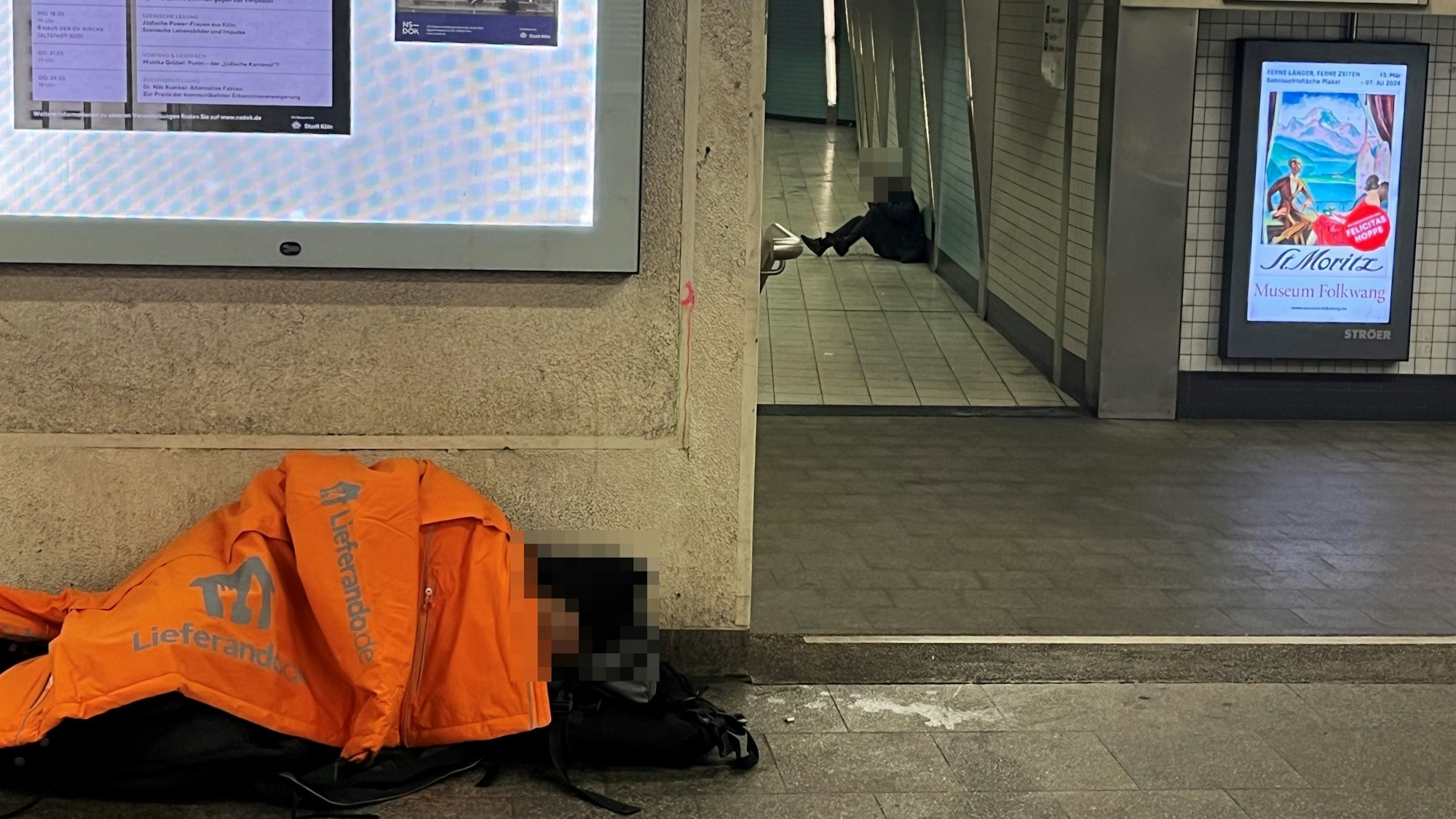Die Zahl der Menschen, die in Kölner U-Bahn-Haltestellen übernachten, nimmt zu.
