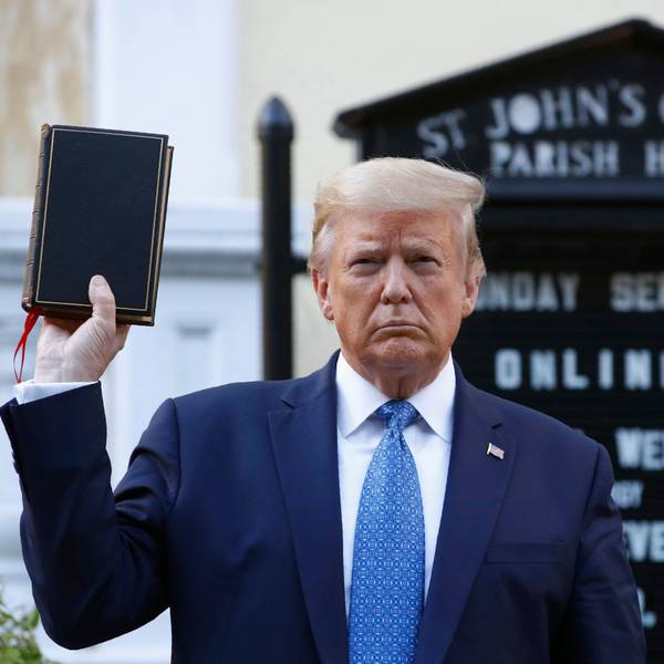 Im Jahr 2020 hatte Trump mit einer Bibel vor einer zuvor bei Anti-Rassismus-Protesten beschädigten anglikanischen Kirche posiert. (Archivbild)