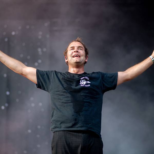 Der deutsche Sänger Axel Bosse steht auf dem Hurricane Festival auf der Bühne.