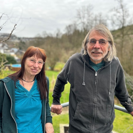 Die Ostermarschierer Uta Radermacher (66) und Gerhard Jenders (72) aus Gummersbach