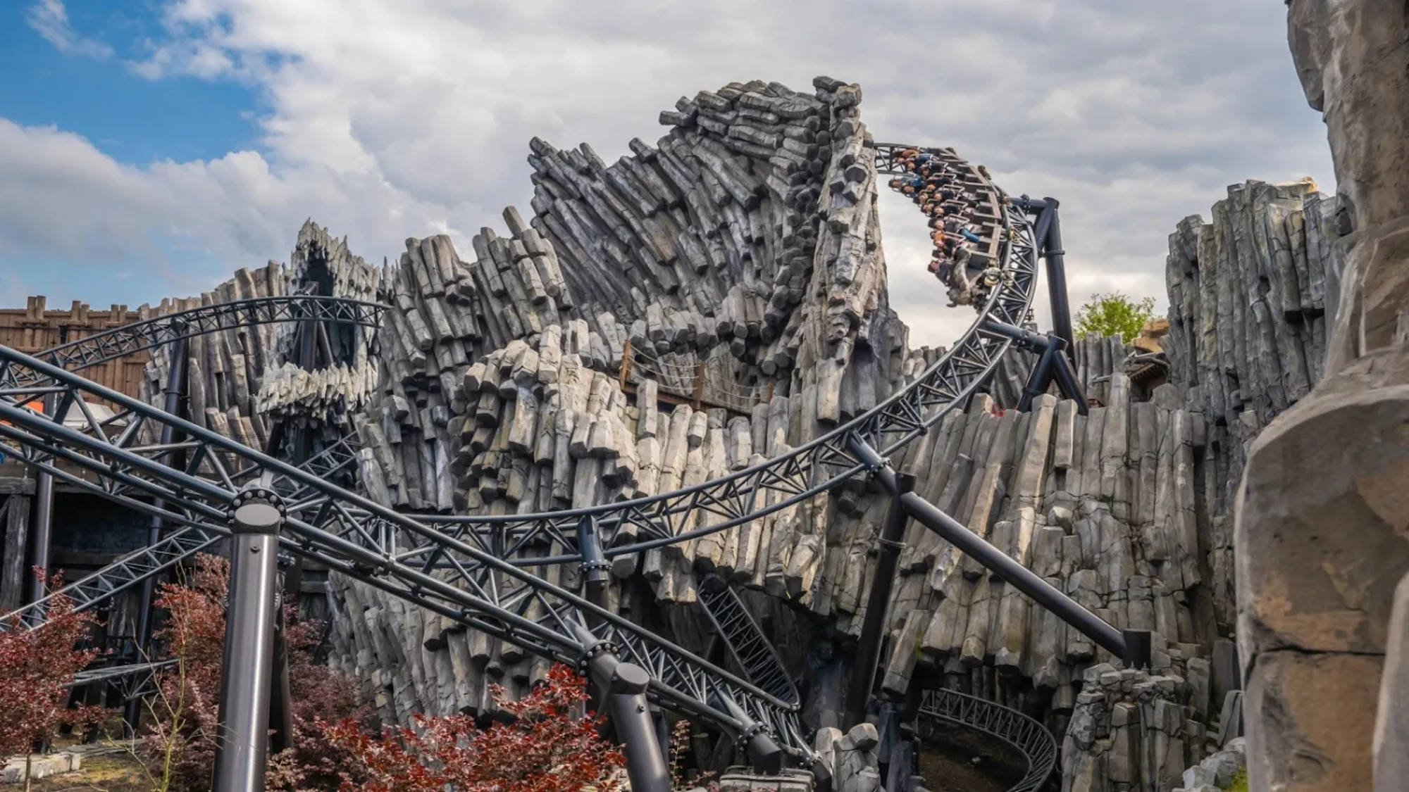 Das Foto zeigt die Achterban „Taron“ im Phantasialand.