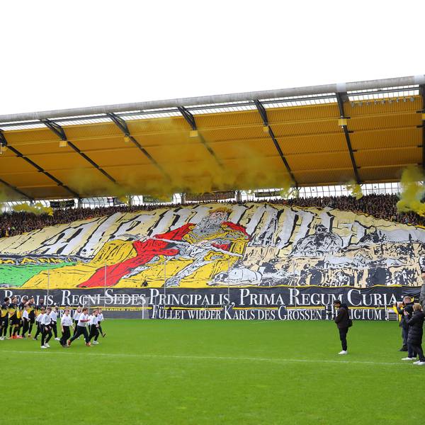 Aachen-Fans vor dem, Choreographie
| Alemannia Aachen - RWO | Ort: Aachen, Tivoli | Datum: 10.02.2024 | Foto: Micha Korb / FUNKE Foto Services
