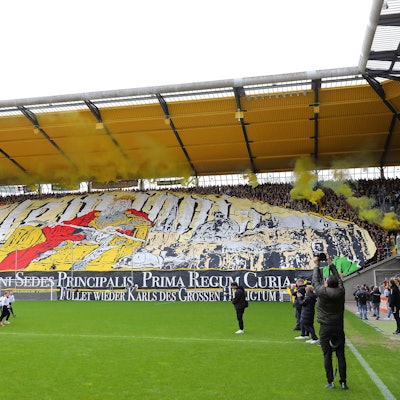 Aachen-Fans vor dem, Choreographie
 |  Alemannia Aachen - RWO | Ort: Aachen, Tivoli | Datum: 10.02.2024 | Foto: Micha Korb / FUNKE Foto Services