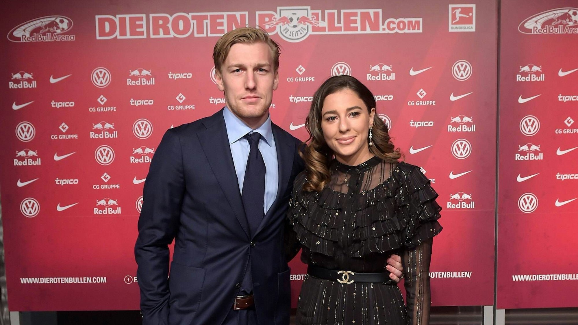 Emil Forsberg mit Frau Shanga bei einer Weihnachtsfeier von RasenBallsport Leipzig (Archivbild).