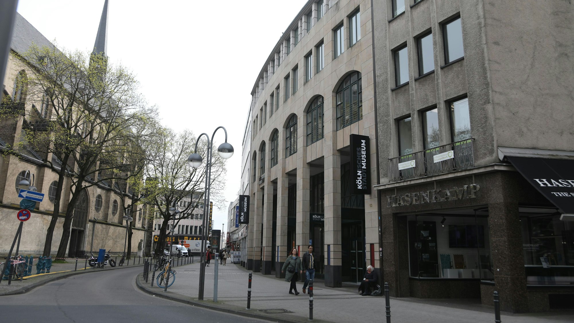 Blick auf das ehemalige Modehaus Franz Sauer an der Minoritenstraße 13 in der Innenstadt. Dort stellt das Stadtmuseum aus.
