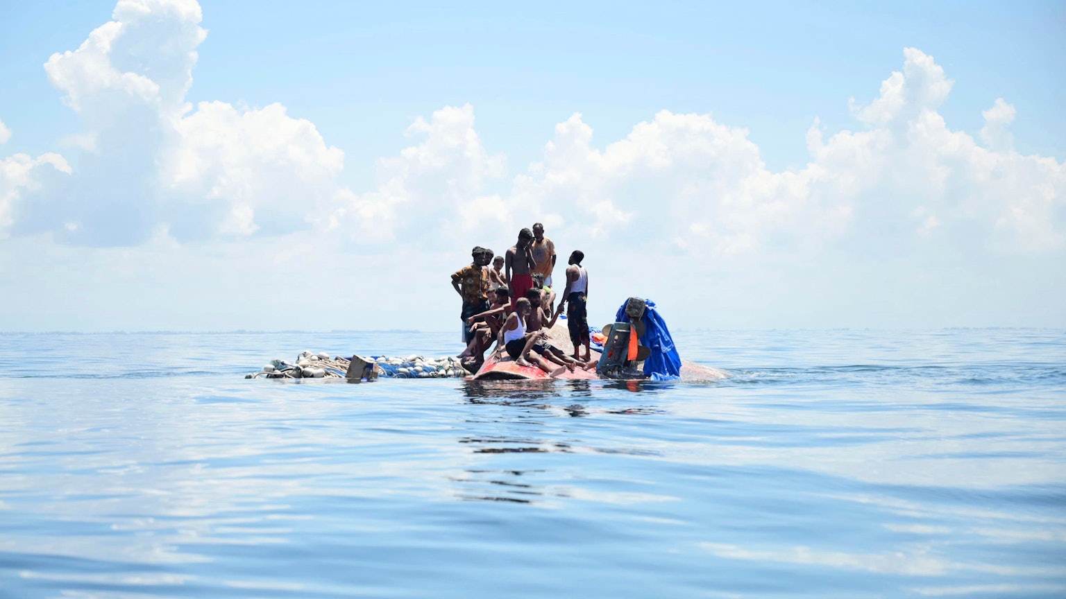 Geflüchtete nach einem Schiffsbruch vor Indonesien.