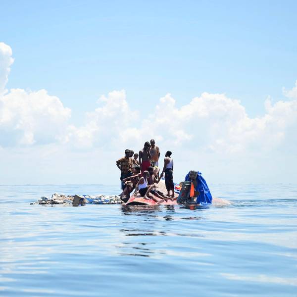 Geflüchtete nach einem Schiffsbruch vor Indonesien.