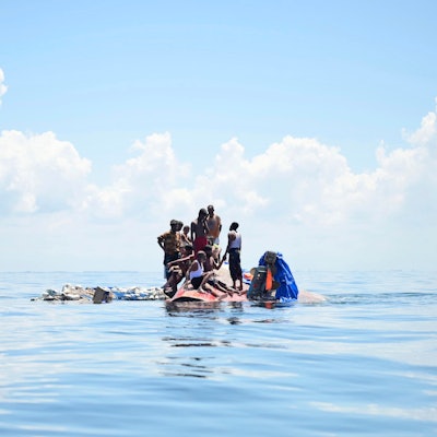 Geflüchtete nach einem Schiffsbruch vor Indonesien.