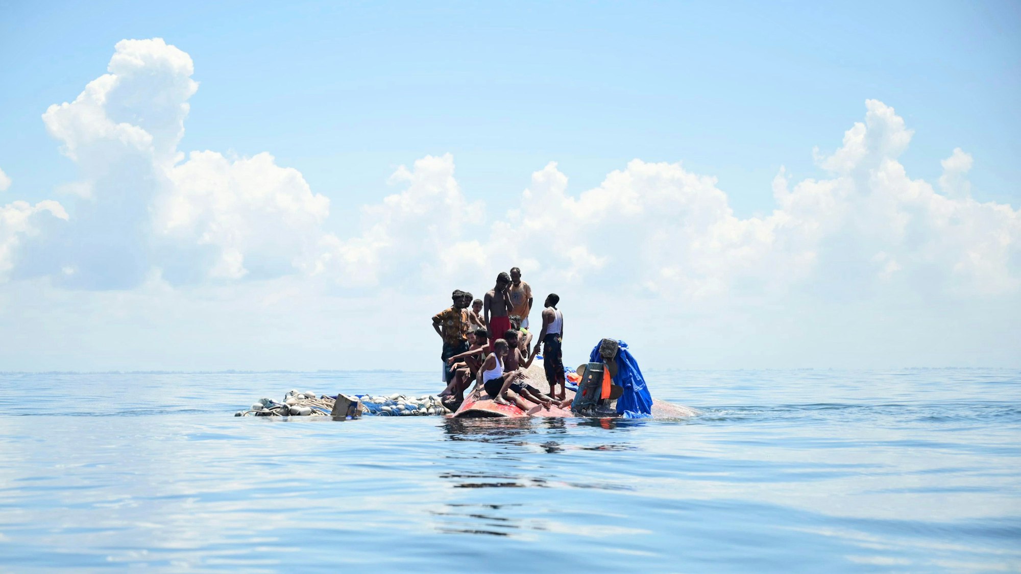Geflüchtete nach einem Schiffsbruch vor Indonesien.