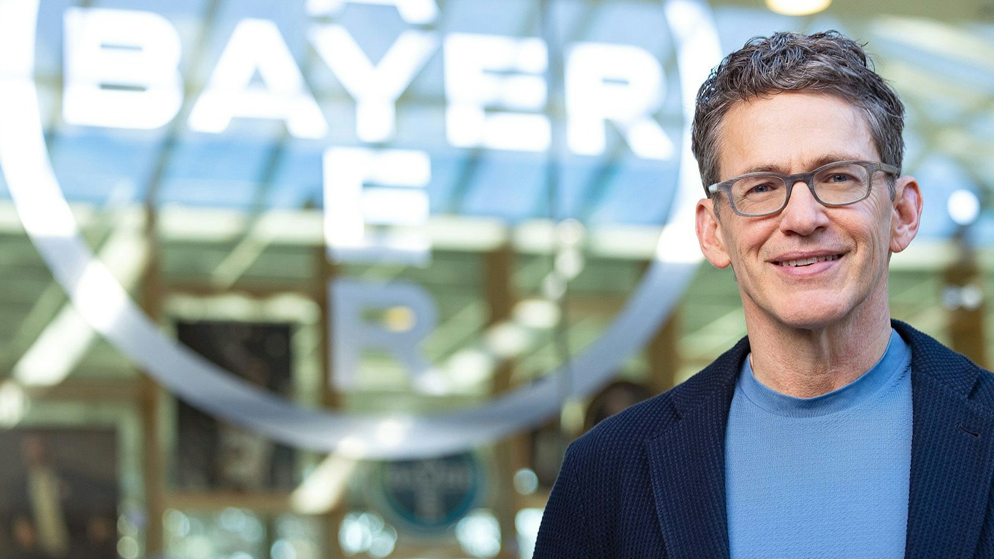 Bill Anderson vor Bayers Konzernzentrale