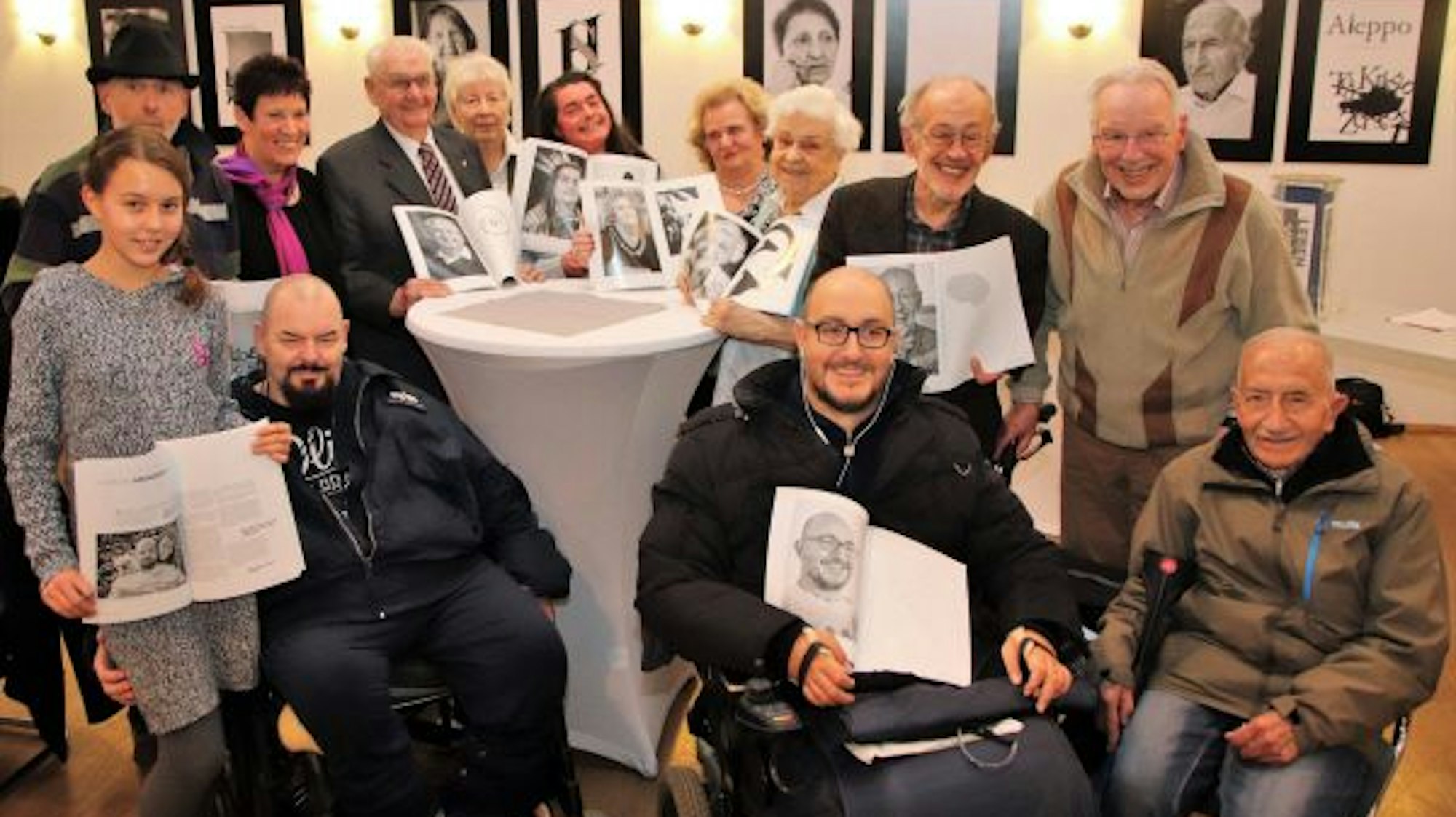 Rösraths Bürgermeisterin Bondina Schulze will den Bürgersaal im Bürgerforum Hoffnungsthal vorerst nicht für Veranstaltungen vermieten. In der Vergangenheit war er ein Ort auch für das kulturelle Geschehen, etwa bei der Ausstellung „Hommage an das Leben“ von 2018 (Foto).