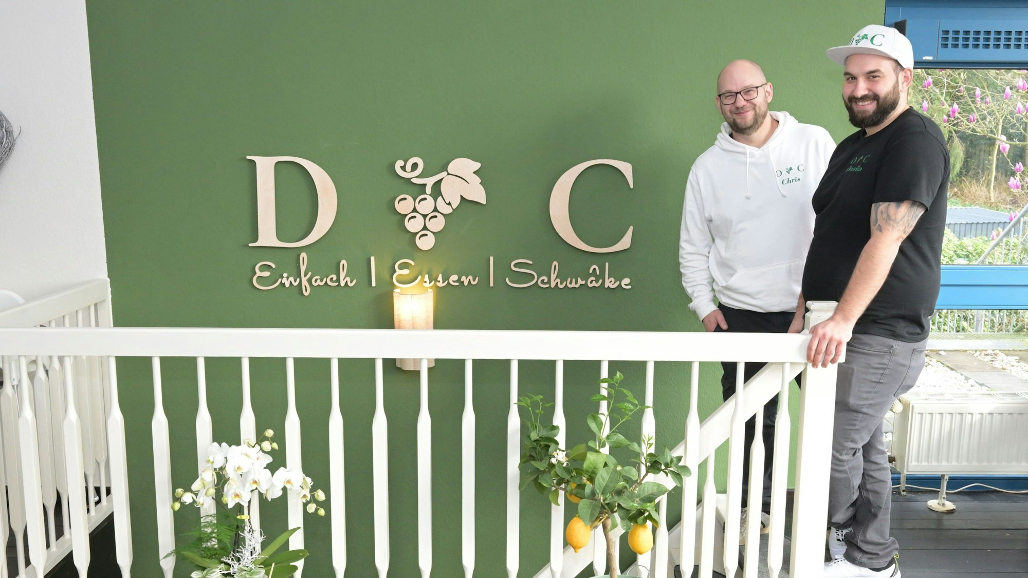 Das Foto zeigt Christian Meyer und Danilo Agliata vom Gasthaus D&C Schwäke in Bergisch Gladbach-Sand