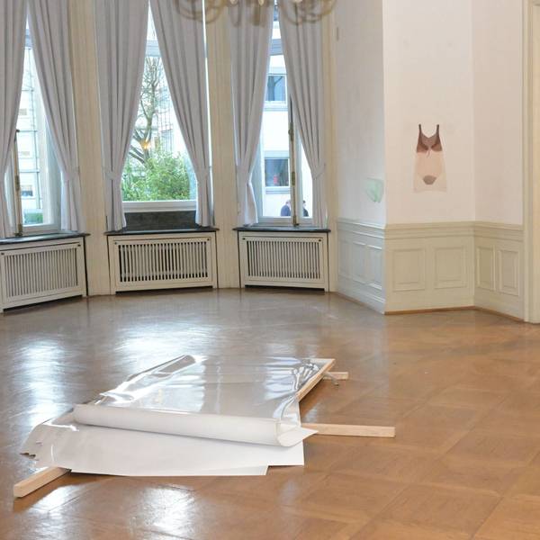 Werke von Michael Wittassek und Darja Eßer erhielt das Kunstmuseum Villa Zanders in Bergisch Gladbach als Schenkungen. Die Installation „Chromolux“ von Michael Wittassek prägt den Ausstellungsraum.