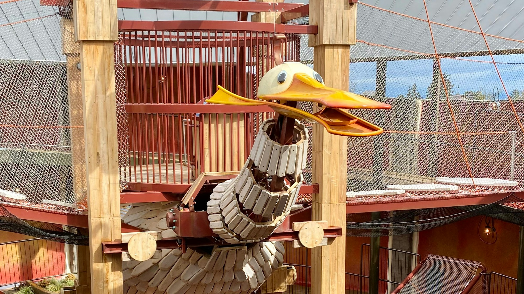 Das Bild zeigt einen Kletterturm im Phantasialand.