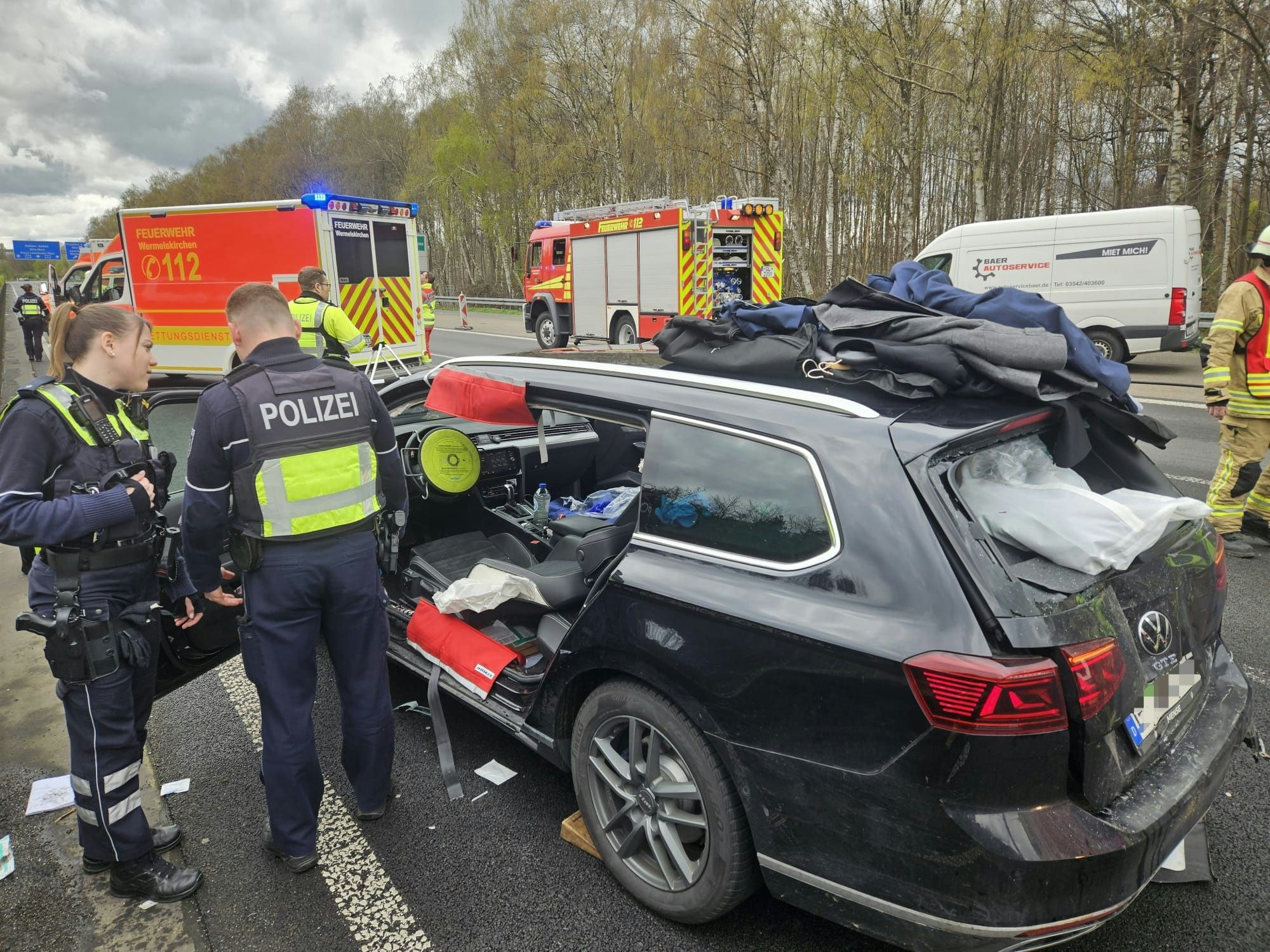 Die Polizei am Unfallort.